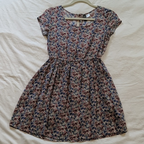 H&M Dresses & Skirts - H&M Floral Dress, Size 4